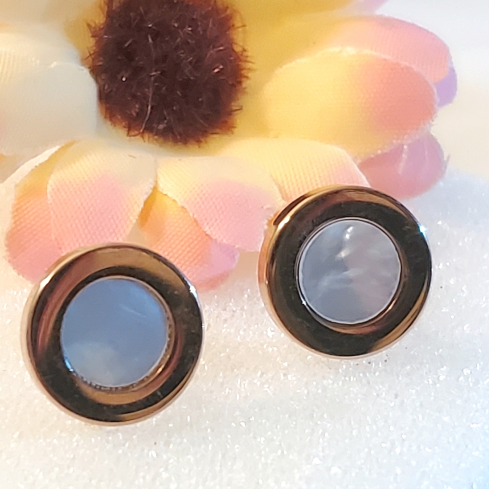 🌻 E 21C NEW Rosegold Pearlescent Stud Earrings - Picture 2 of 6